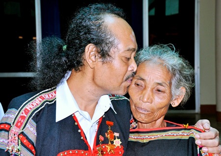 Bạn bè đau đớn trước sự ra đi của NSND Y Moan - 1 Bạn bè đau đớn trước sự ra đi của NSND Y Moan - 1