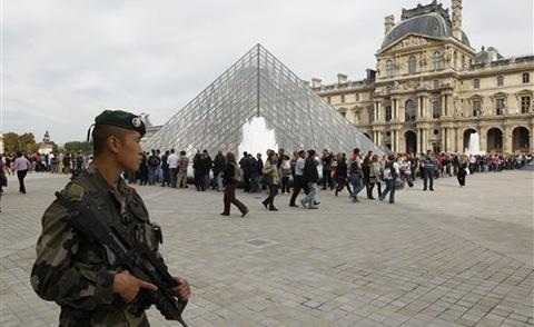 Mỹ, Anh cảnh báo nguy cơ tấn công khủng bố ở châu Âu - 1