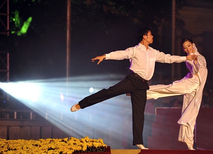 “Thăng Long - Hà Nội thời đại Hồ Chí Minh” hùng tráng khúc sử thi dân tộc - 14 “Thăng Long - Hà Nội thời đại Hồ Chí Minh” hùng tráng khúc sử thi dân tộc - 14