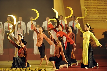 “Thăng Long - Hà Nội thời đại Hồ Chí Minh” hùng tráng khúc sử thi dân tộc - 2 “Thăng Long - Hà Nội thời đại Hồ Chí Minh” hùng tráng khúc sử thi dân tộc - 2