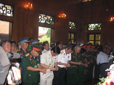 582 anh hùng thời đại Hồ Chí Minh có mặt tại quê Bác - 4