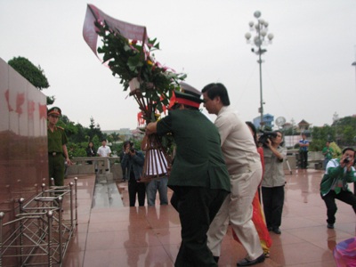 582 anh hùng thời đại Hồ Chí Minh có mặt tại quê Bác - 1