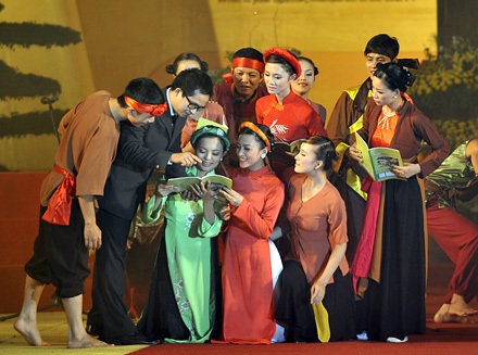 “Thăng Long - Hà Nội thời đại Hồ Chí Minh” hùng tráng khúc sử thi dân tộc - 8 “Thăng Long - Hà Nội thời đại Hồ Chí Minh” hùng tráng khúc sử thi dân tộc - 8