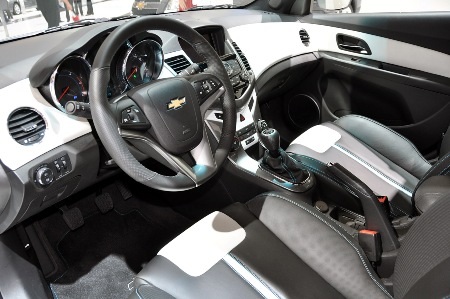 Cận cảnh Cruze phiên bản hatchback - 8 Cận cảnh Cruze phiên bản hatchback - 8