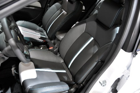 Cận cảnh Cruze phiên bản hatchback - 9 Cận cảnh Cruze phiên bản hatchback - 9