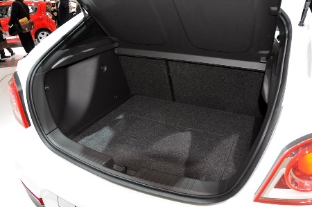 Cận cảnh Cruze phiên bản hatchback - 10 Cận cảnh Cruze phiên bản hatchback - 10