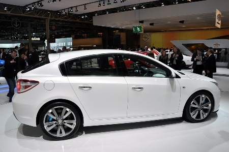 Cận cảnh Cruze phiên bản hatchback - 11 Cận cảnh Cruze phiên bản hatchback - 11