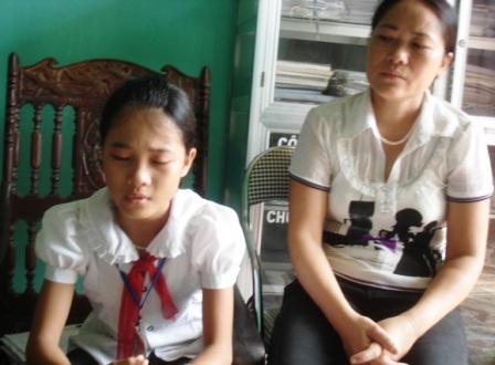 Khóe mắt cay cay trước cảnh thiếu thốn của 2 chị em mồ côi - 3