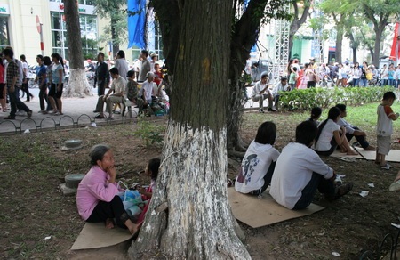 "Ăn - Ngủ" bên góc Hồ Gươm - 4