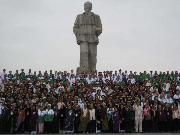 582 anh hùng thời đại Hồ Chí Minh có mặt tại quê Bác - 2