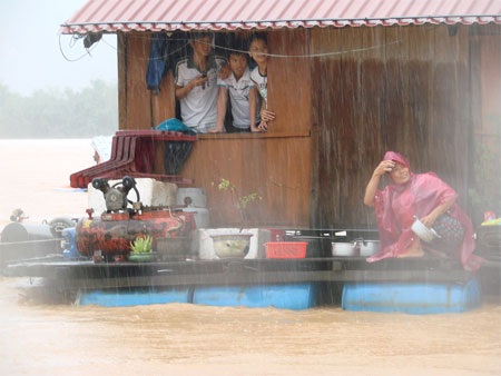 Lũ lịch sử trở lại, gần 20.000 hộ dân chìm trong nước - 5 Lũ lịch sử trở lại, gần 20.000 hộ dân chìm trong nước - 5