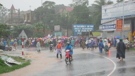 Sạt lở đất nghiêm trọng vùi lấp một gia đình - 2 Sạt lở đất nghiêm trọng vùi lấp một gia đình - 2