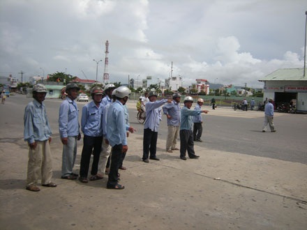 “Bắn khách” và chuyện nghề của giới xe ôm - 2 “Bắn khách” và chuyện nghề của giới xe ôm - 2