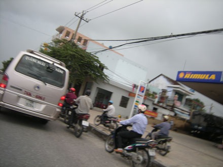 “Bắn khách” và chuyện nghề của giới xe ôm - 3 “Bắn khách” và chuyện nghề của giới xe ôm - 3