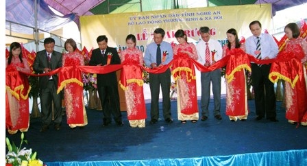 Khai trương Sàn giao dịch việc làm - 1