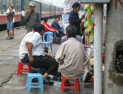 Bí thư Tỉnh ủy Quảng Bình đi trực thăng cứu hộ ở tâm lũ - 10