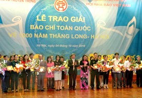 Trao 92 giải báo chí toàn quốc 1.000 năm Thăng Long - 1 Trao 92 giải báo chí toàn quốc 1.000 năm Thăng Long - 1