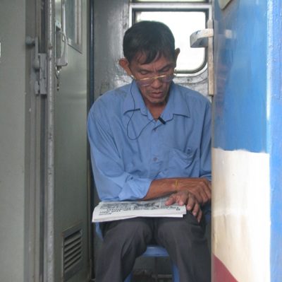 Bí thư Tỉnh ủy Quảng Bình đi trực thăng cứu hộ ở tâm lũ - 12