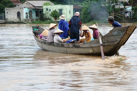 Chi viện trực thăng, xe lội nước ứng cứu Quảng Bình - 4