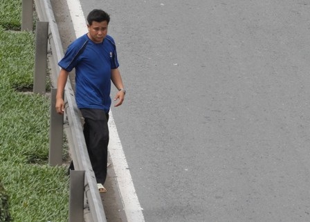 Người đi bộ “quên” luật giao thông - 5 Người đi bộ “quên” luật giao thông - 5