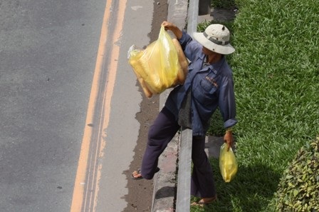 Người đi bộ “quên” luật giao thông - 9 Người đi bộ “quên” luật giao thông - 9