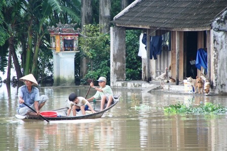 Lặn ngụp mưu sinh ngày lũ - 1