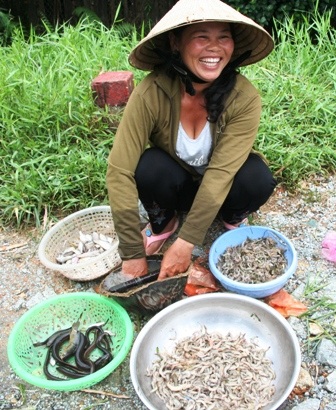 Lặn ngụp mưu sinh ngày lũ - 11