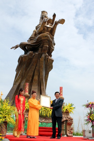 Chủ tịch nước dự lễ khánh thành tượng đài Thánh Gióng - 2