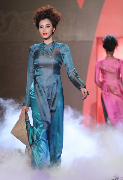 Mai Phương Thúy diện áo dài 100m - 14