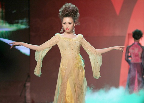 Mai Phương Thúy diện áo dài 100m - 17