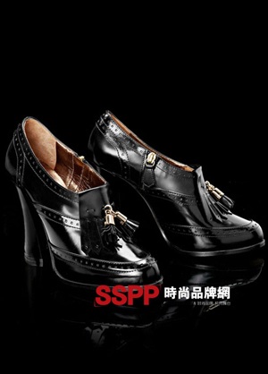 Quyến rũ với BTS giày 2010 của Escada - 10 Quyến rũ với BTS giày 2010 của Escada - 10