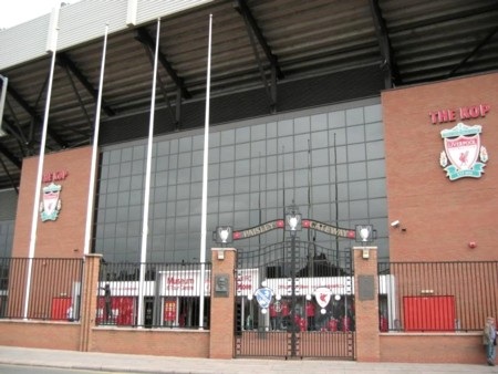 Nội bộ Liverpool bất đồng trước đề nghị mua lại - 1