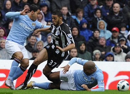 Newcastle đòi FA phạt nặng “ác thú” De Jong - 1