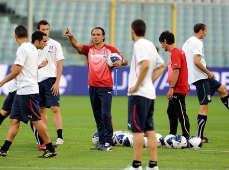 Italia thời Prandelli tiếp tục vận hành sơ đồ 4-3-3 - 1 Italia thời Prandelli tiếp tục vận hành sơ đồ 4-3-3 - 1