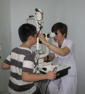 Khám mắt, phát thuốc miễn phí cho hơn 48.000 dân Hà Nội - 1