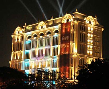 Lo mất tiền tỉ vì Trung tâm Sài Gòn Paragon bỗng dưng đóng cửa - 1 Lo mất tiền tỉ vì Trung tâm Sài Gòn Paragon bỗng dưng đóng cửa - 1