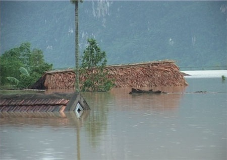 Những hình ảnh đầu tiên về “ốc đảo lũ” Tân Hóa - 9