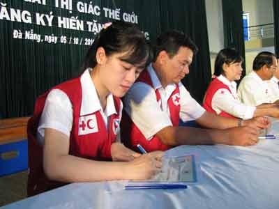 Đã có hơn 2000 người tình nguyện hiến tặng giác mạc - 1