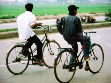 Choáng với những màn “làm xiếc” trên đường - 6