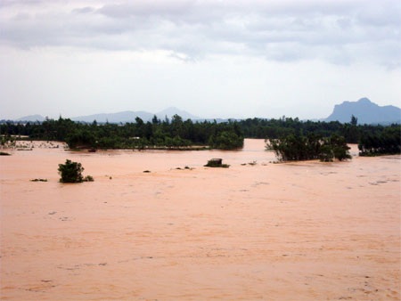 Thủ tướng chỉ đạo cứu trợ khẩn cấp dân vùng lũ  - 2