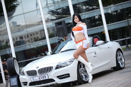 Người mẫu Hàn đọ đường cong với BMW Z4 - 9