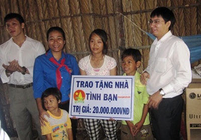 “Nụ Cười Hồng” chung tay chăm lo trẻ em nghèo - 1