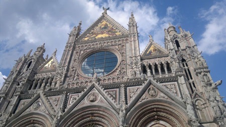 Nokia N8 “đối đầu” với máy ảnh Canon IXUS 130  - 1