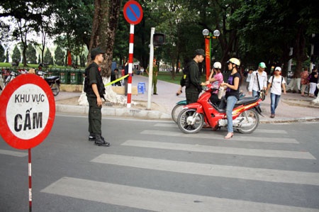 Những chuyện dở khóc dở cười trước lệnh cấm đường đêm tổng duyệt - 1