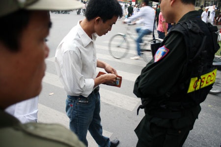 Những chuyện dở khóc dở cười trước lệnh cấm đường đêm tổng duyệt - 3
