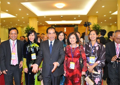 Hướng về nguồn cội, tự hào là người Việt Nam! - 1 Hướng về nguồn cội, tự hào là người Việt Nam! - 1