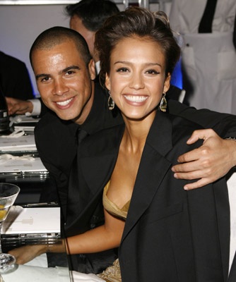 Jessica Alba tự tin với vòng một "xuống cấp" - 2 Jessica Alba tự tin với vòng một "xuống cấp" - 2
