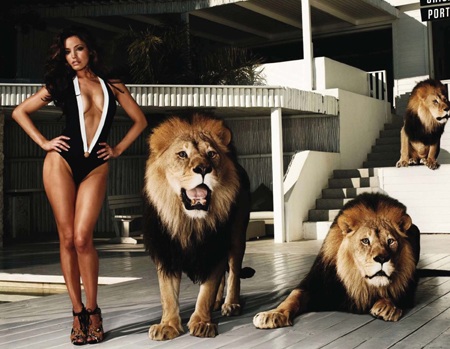 Kelly Brook khoe dáng gợi cảm trên FHM - 5 Kelly Brook khoe dáng gợi cảm trên FHM - 5