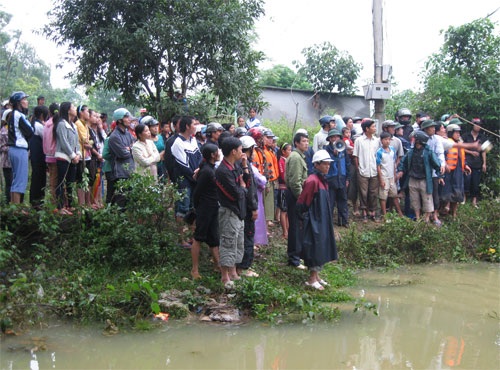 Báo Dân trí chung sức cứu trợ người dân vùng lũ Quảng Bình - 7 Báo Dân trí chung sức cứu trợ người dân vùng lũ Quảng Bình - 7