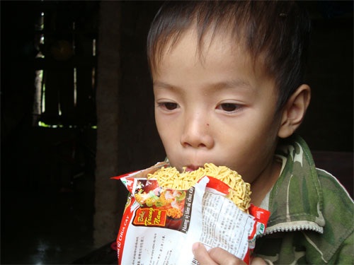 Báo Dân trí chung sức cứu trợ người dân vùng lũ Quảng Bình - 2 Báo Dân trí chung sức cứu trợ người dân vùng lũ Quảng Bình - 2